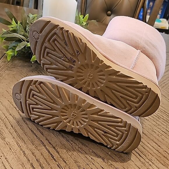 Classic short fur jersey cozy UGG size 7 light pink - Picture 11 of 12